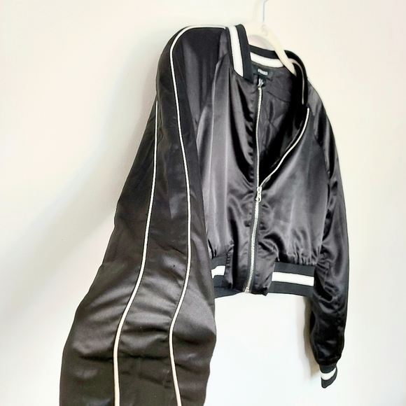 Small Black Crop Bomber Style Forever 21 Jacket - Picture 4 of 9